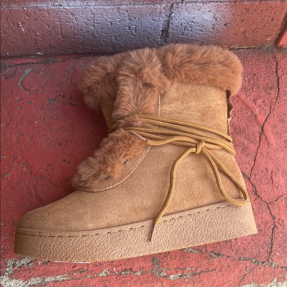 Faux Fur Lined Tan Boots - Picture 6 of 6